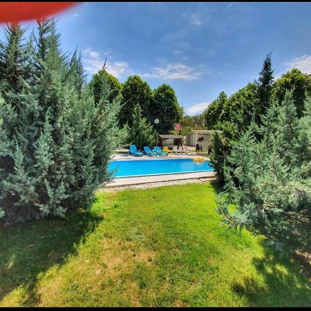 Tranzzit Airport Apartment II Otopeni Exterior foto