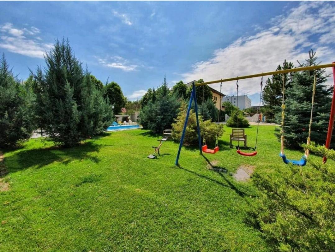 Tranzzit Airport Apartment II Otopeni Exterior foto